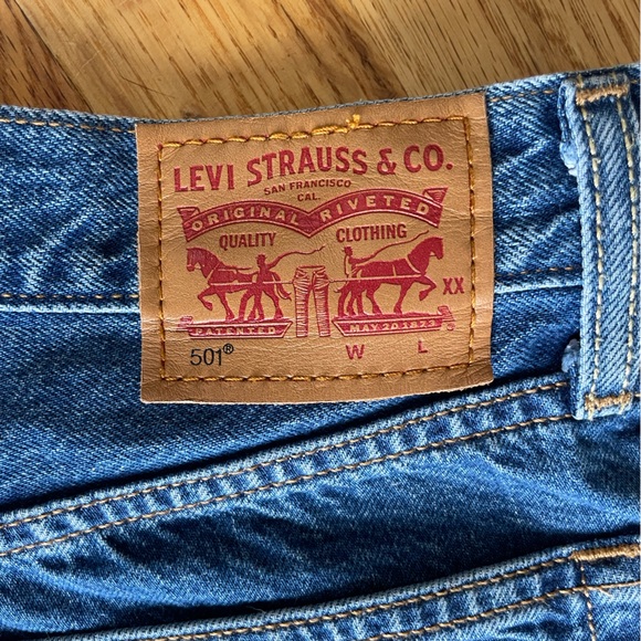 LEVI’s 501® ORIGINAL HIGH RISE WOMEN'S SHORTS size 26 - Picture 4 of 5